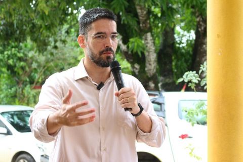 Retirada de posto de gasolina aumenta desgaste do prefeito de Cachoeiro