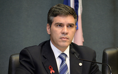 Sob protestos de Majeski, Assembleia aprova Rodrigo Coelho para o TCE