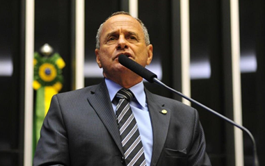 Campanha de Jair Bolsonaro não levanta candidatura de Manato 