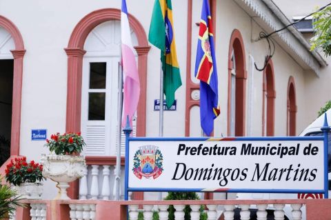 Prefeitura volta atrás e envia novas tabelas salariais de Domingos Martins