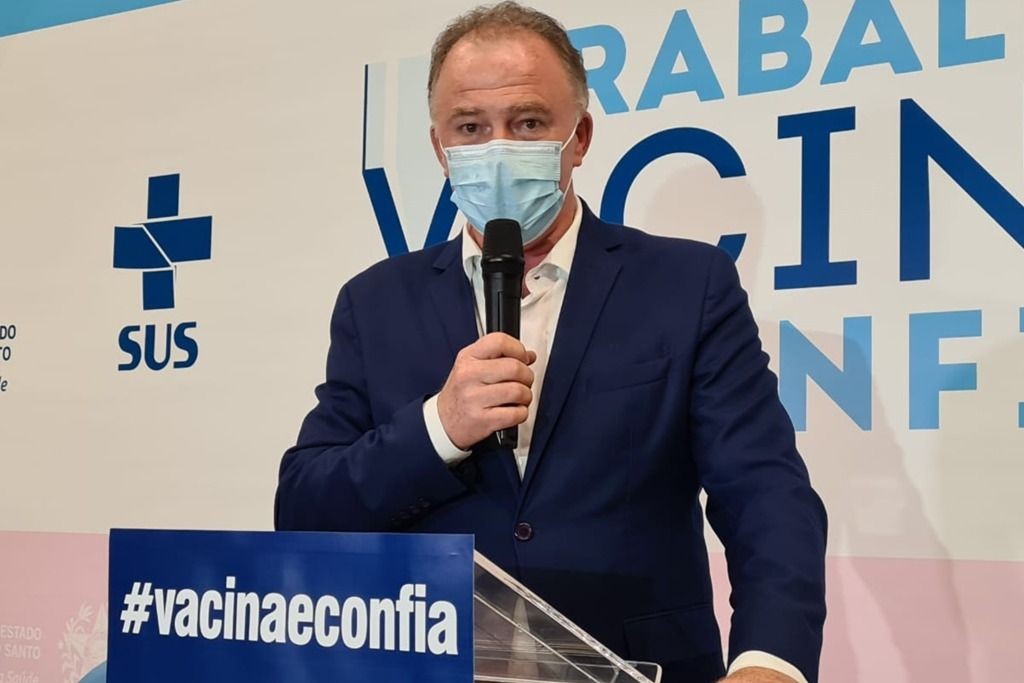 vacina_e_confia_casagrande_rodrigo_araujo_governo_es
