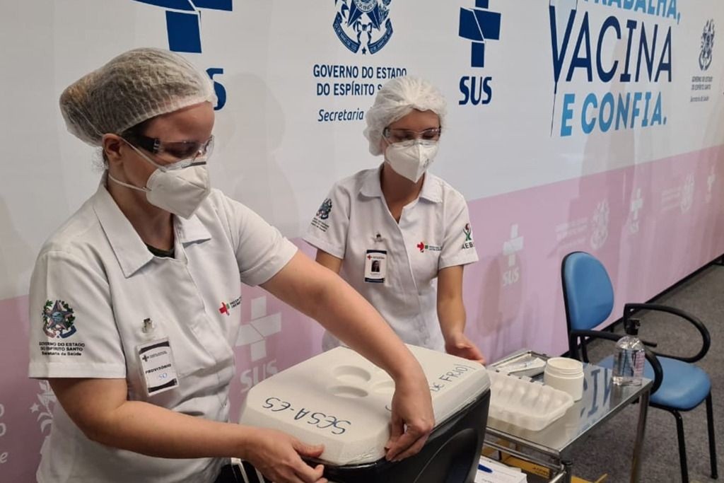 vacina_e_confia_enfermeiras_rodrigo_araujo_governo_es