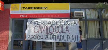 Levante Popular faz 'escracho' em frente à Viação Itapemirim, do deputado Camilo Cola