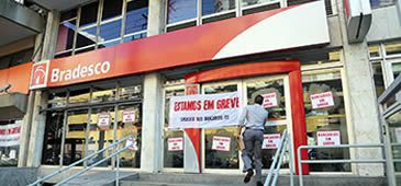 Greve dos bancários registra 240 agências fechadas no terceiro dia