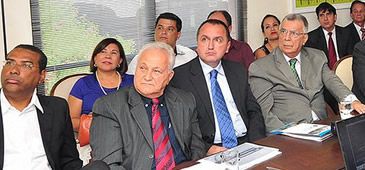 Deputados entregam manifesto ao governador para garantir superporto em Vila Velha