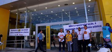 Bancários retardam abertura de agências do Banco do Brasil em protesto contra reestruturação