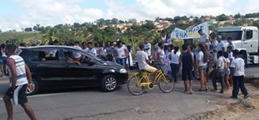 Estudantes protestam por melhorias em escola de Conceição da Barra
