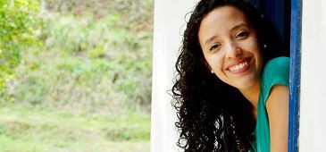 Isabella Mariano lança livro de poemas na Ufes