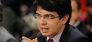 Senador do PSOL participa de debate em Vitória neste sábado