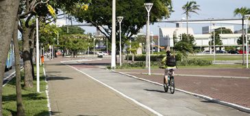 Ciclista pede mais ciclovias e menos estacionamentos para automóveis em Vitória