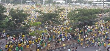 Protesto anti-Dilma leva 100 mil às ruas de Vitória, segundo PM