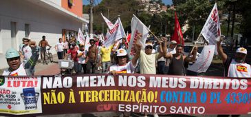 Manifestantes contra projeto que universaliza terceirizações fecham vias da Grande Vitória