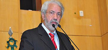 Esmael Almeida toma posse com plenário da Assembleia lotado