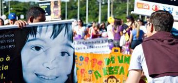Caminhada marca o Dia Nacional de Luta contra o Abuso Sexual de Crianças e Adolescentes