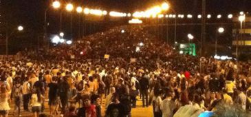 Protesto leva mais de 20 mil pessoas às ruas de Vitória