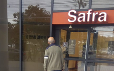 Banco Safra utiliza selo de Acessibilidade irregularmente