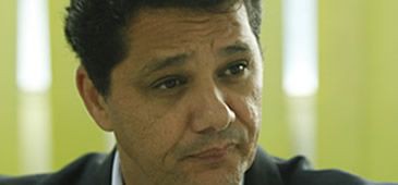 Para conquistar o PT, Ricardo Ferraço muda o tom com o governo federal