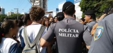Vila Velha: alunos da Agenor Roris são impedidos de entrar na escola