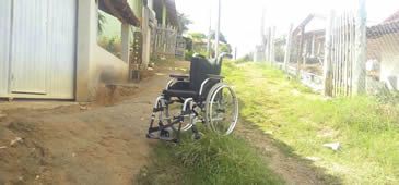 Cadeirante consegue liminar na Justiça para obter medicamentos e curativos
