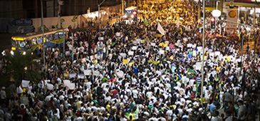 Manifestação leva mais de 100 mil às ruas de Vitória