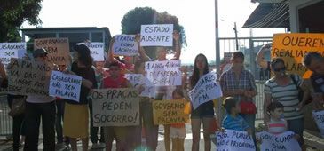 Familiares de PMs protestam em Cachoeiro por realinhamento salarial da categoria