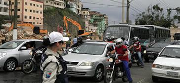 Portal do Príncipe: trânsito em Vila Velha, Vitória e Cariacica sofre com demolição de prédio