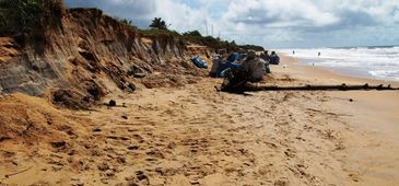 Conceição da Barra: obras na Bugia não resistem à força do mar