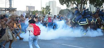 Apib pede apuração de repressão policial contra protestos indígenas em Brasília