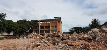 Enfim, antiga sede do IPAJM está sendo demolida