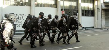 Protesto foi marcado por cenas de violência nas ruas do Centro de Vitória