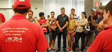 Camponeses abandonam programa de moradia do Banco do Brasil