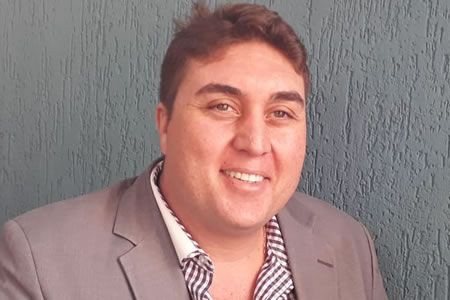 Estreante se lança a prefeito para 'colocar Alfredo Chaves na rota do turismo'