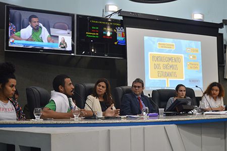 Líderes de movimento estudantil discutem projeto de Grêmio Livre em Vitória