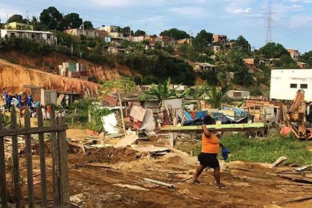 Moradores em ocupação de 2017 são expulsos por reintegração em Vila Velha 
