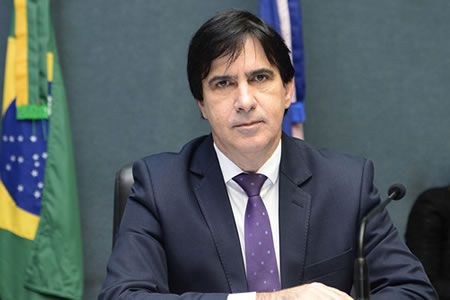 Justiça barra parecer que pede rejeição das contas do prefeito de Guarapari