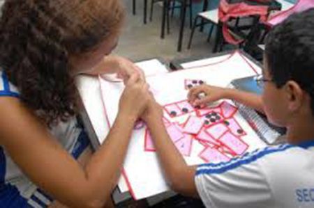 Docentes preocupados com terceirizações na Educação em Vitória