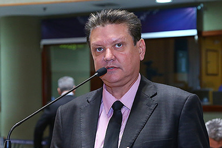 Deputado acusa Hartung de ilegalidade na privatização do aeroporto