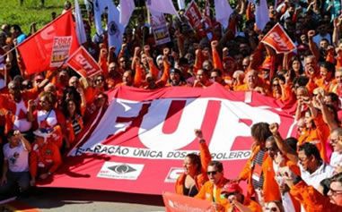 Petroleiros entram em greve, mas garantem o abastecimento
