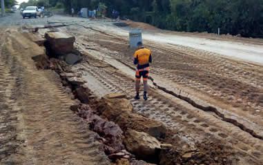 MP recebe denúncia sobre aterramento de córrego na obra do asfalto de Itaúnas
