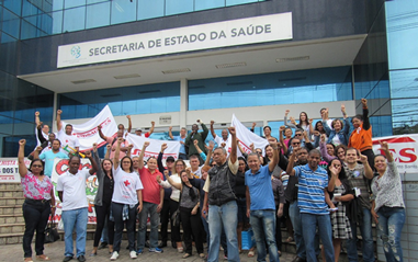 Servidores protestam contra estadualização do Hospital Geral de Linhares