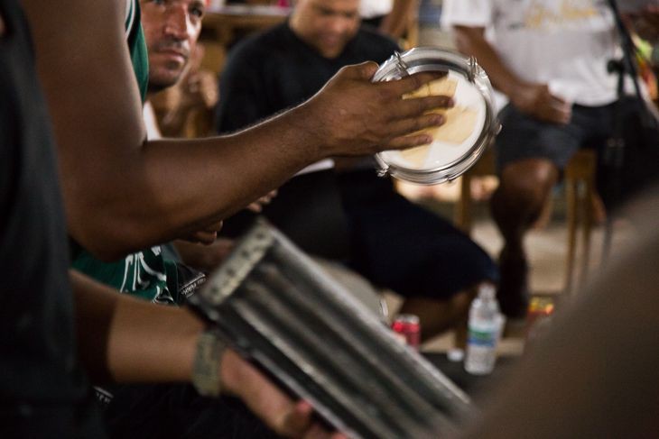 Sábado de samba e culinária de morro no Centro de Vitória