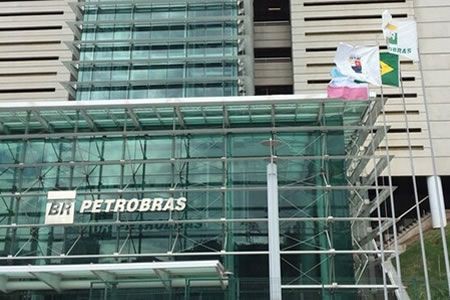 Petroleiros denunciam que redução da Petrobras pode atingir sede de Vitória