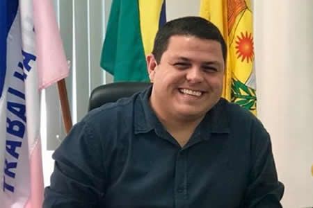Justiça anula decisão da Câmara de Itapemirim e reconduz prefeito ao cargo 