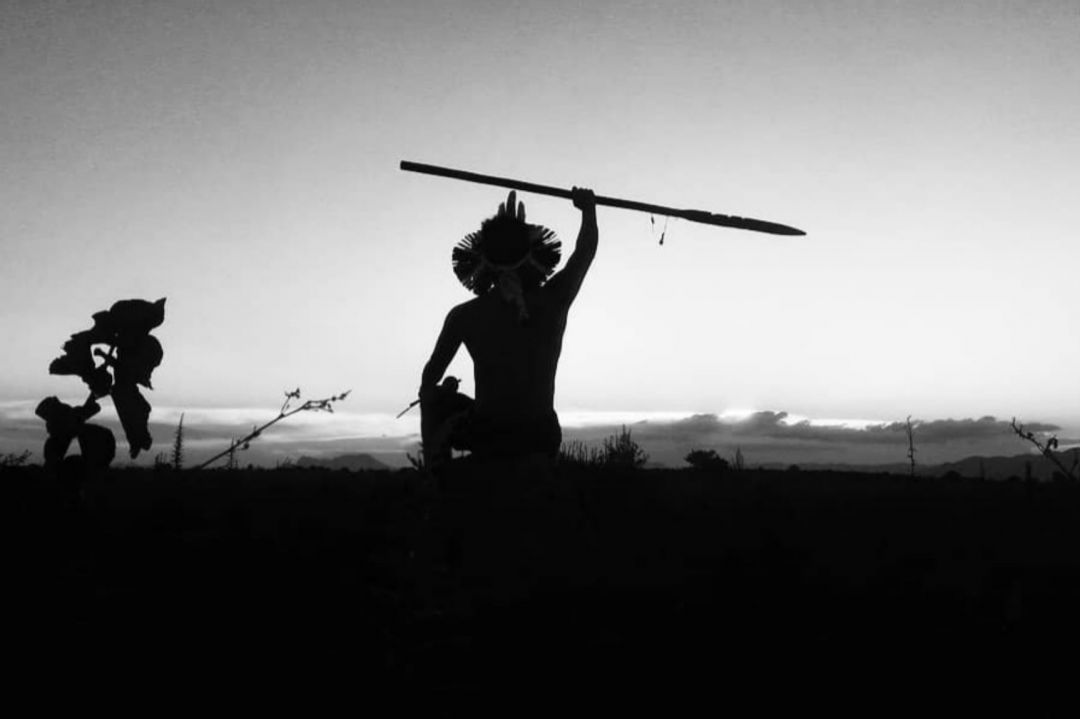 Xotin MFMda katta sikni xohlaydi Erkaklar erkaklarni qanday siqib chiqaradilar